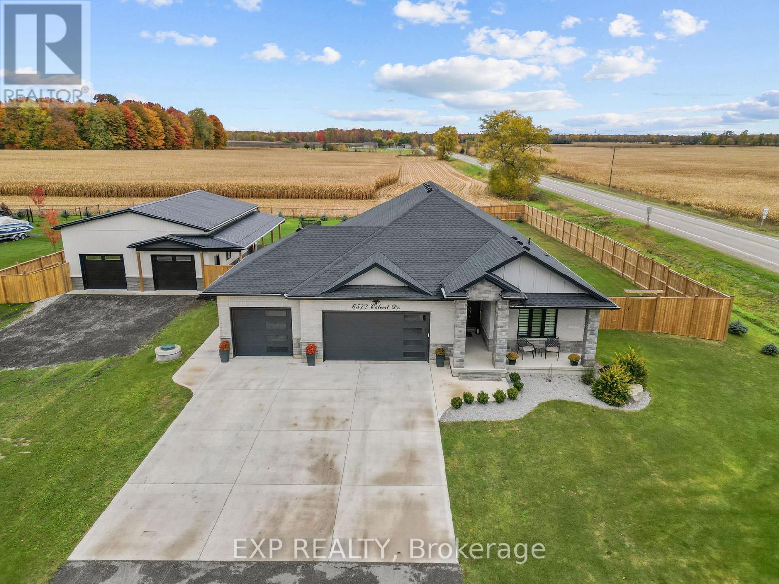 6572 Calvert Drive, Strathroy-Caradoc, Ontario  N7G 3H5 - Photo 2 - X12578098