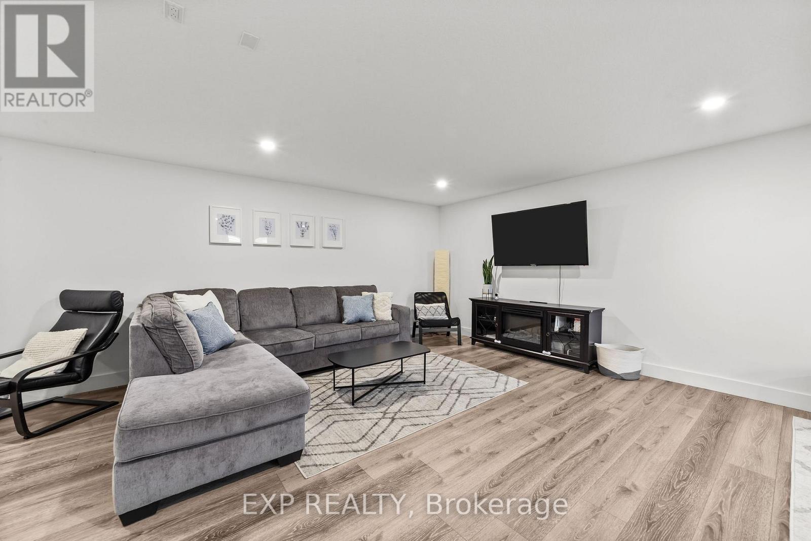 6572 Calvert Drive, Strathroy-Caradoc, Ontario  N7G 3H5 - Photo 24 - X12578098