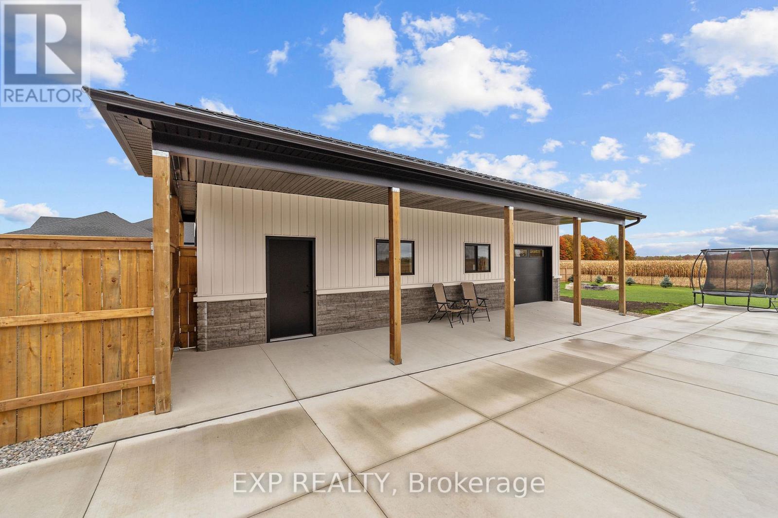 6572 Calvert Drive, Strathroy-Caradoc, Ontario  N7G 3H5 - Photo 5 - X12578098