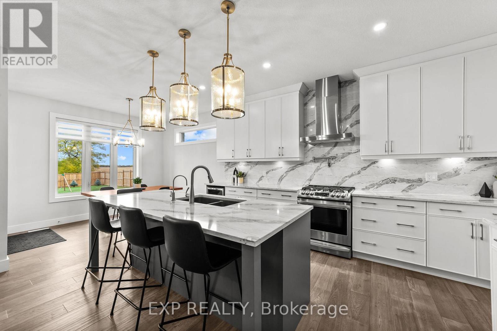 6572 Calvert Drive, Strathroy-Caradoc, Ontario  N7G 3H5 - Photo 9 - X12578098