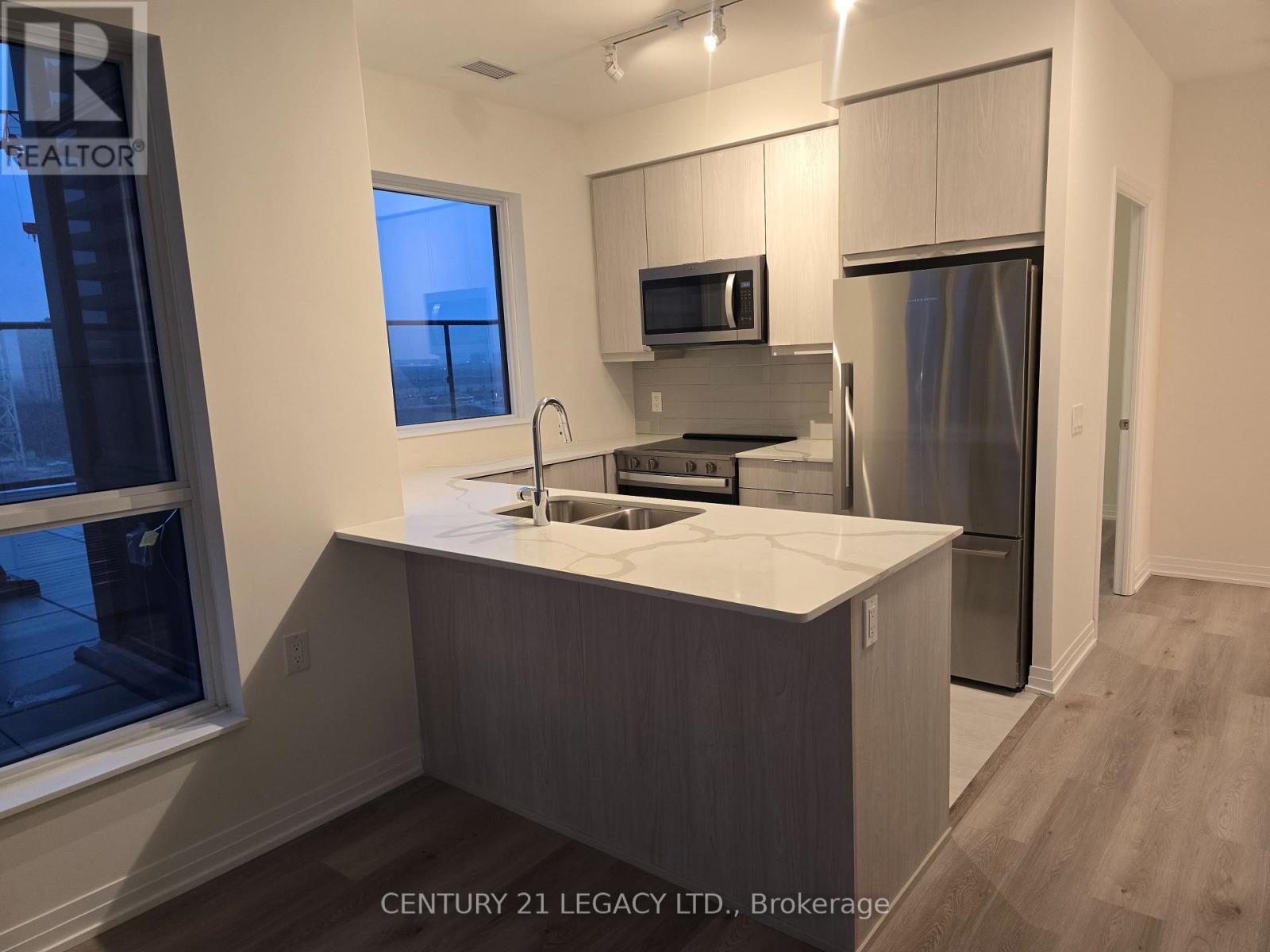 708 - 15 Watergarden Drive, Mississauga, Ontario  L5R 1B2 - Photo 2 - W12577814