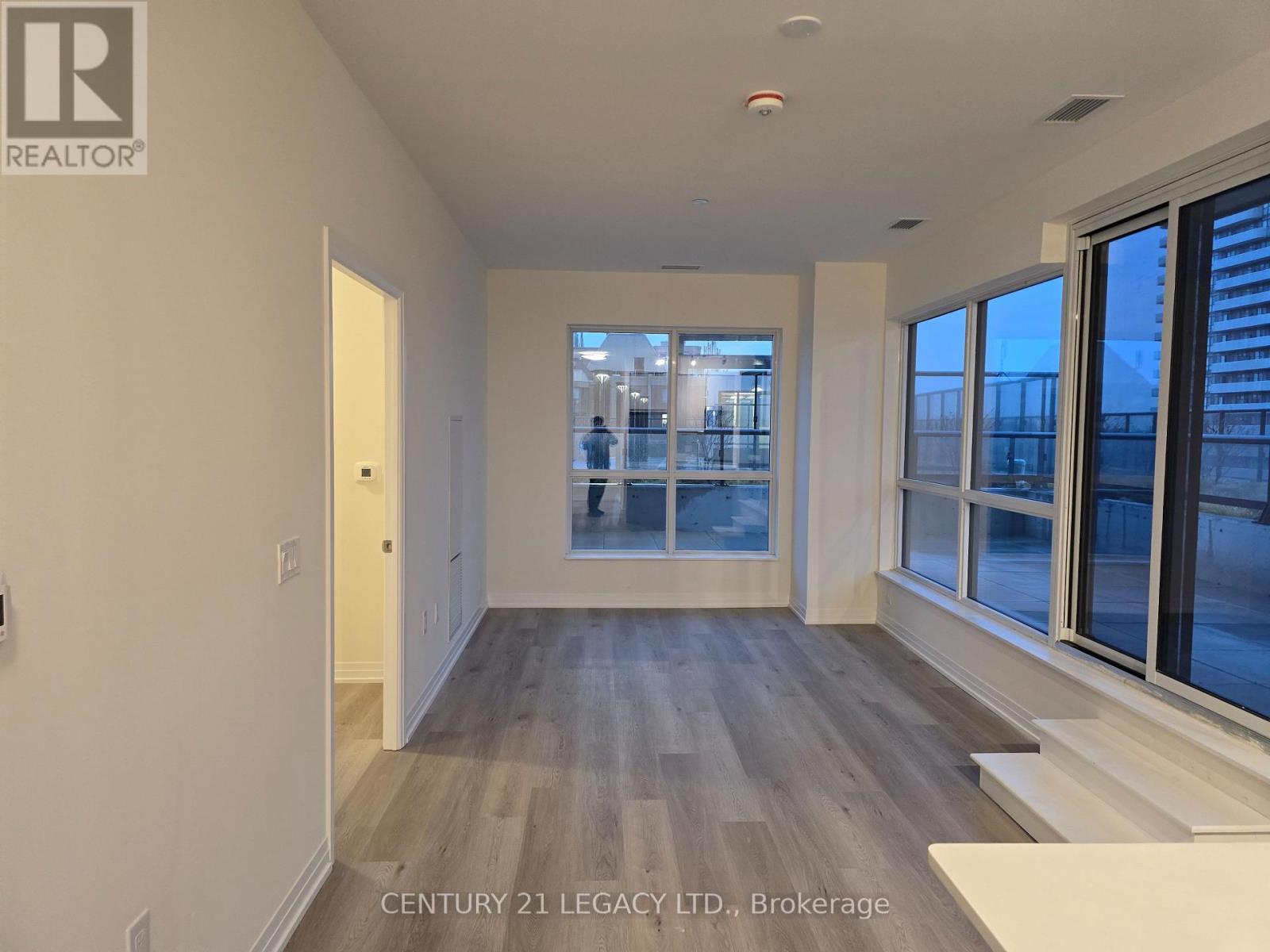 708 - 15 Watergarden Drive, Mississauga, Ontario  L5R 1B2 - Photo 6 - W12577814