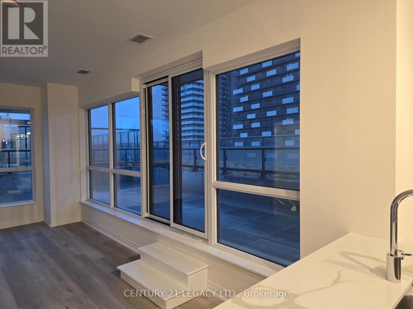 708 - 15 Watergarden Drive, Mississauga, Ontario  L5R 1B2 - Photo 7 - W12577814