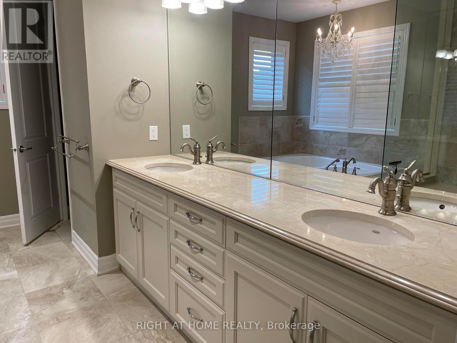 163 Magnolia Crescent, Oakville, Ontario  L6M 0Z8 - Photo 20 - W12577822