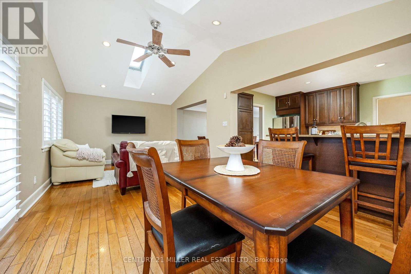 21 Townsend Avenue, Burlington, Ontario  L7T 1Y5 - Photo 15 - W12577840