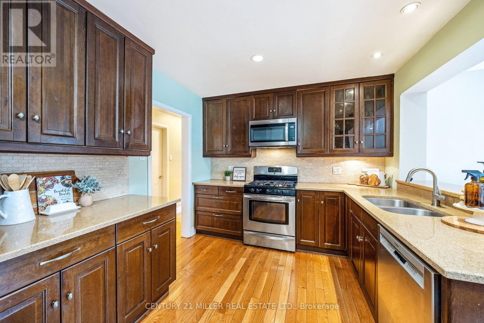 21 Townsend Avenue, Burlington, Ontario  L7T 1Y5 - Photo 19 - W12577840