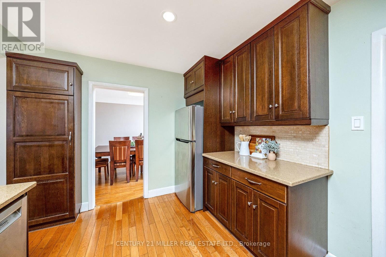 21 Townsend Avenue, Burlington, Ontario  L7T 1Y5 - Photo 21 - W12577840