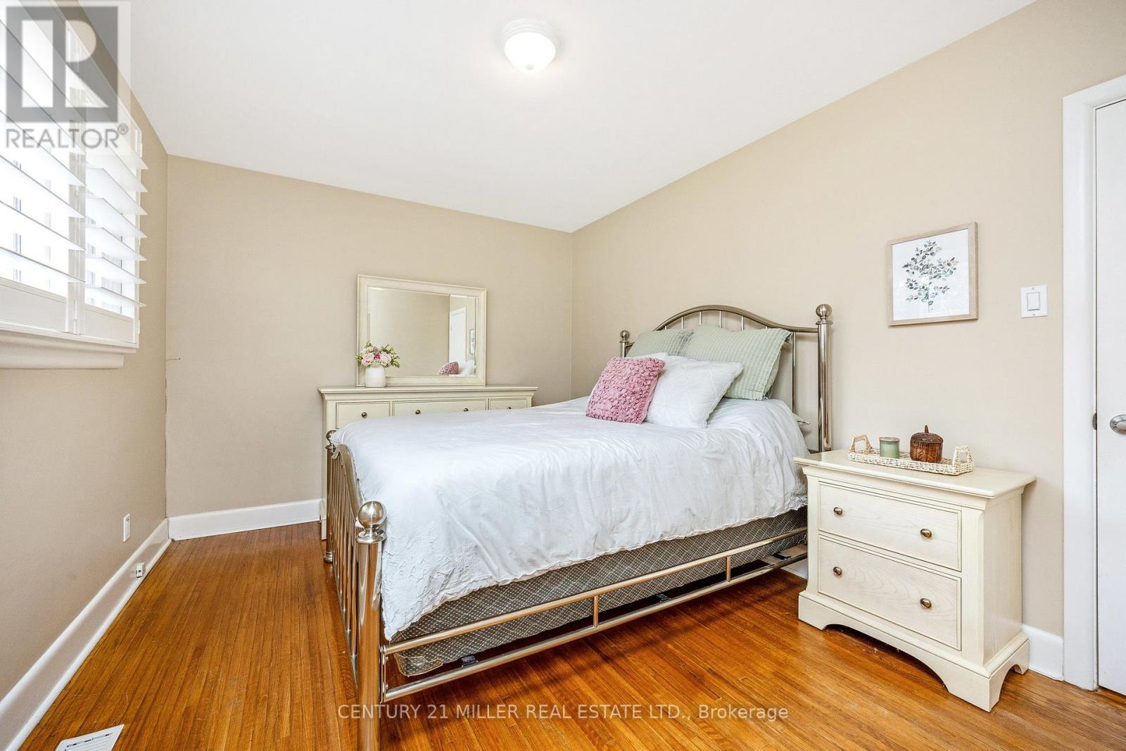 21 Townsend Avenue, Burlington, Ontario  L7T 1Y5 - Photo 22 - W12577840