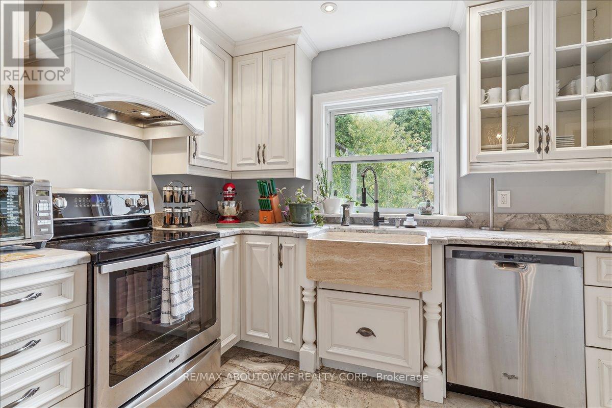 5 Milton Street, Toronto, Ontario  M8Y 2X4 - Photo 11 - W12577856