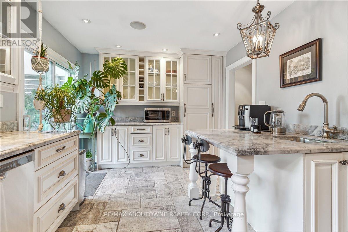 5 Milton Street, Toronto, Ontario  M8Y 2X4 - Photo 12 - W12577856