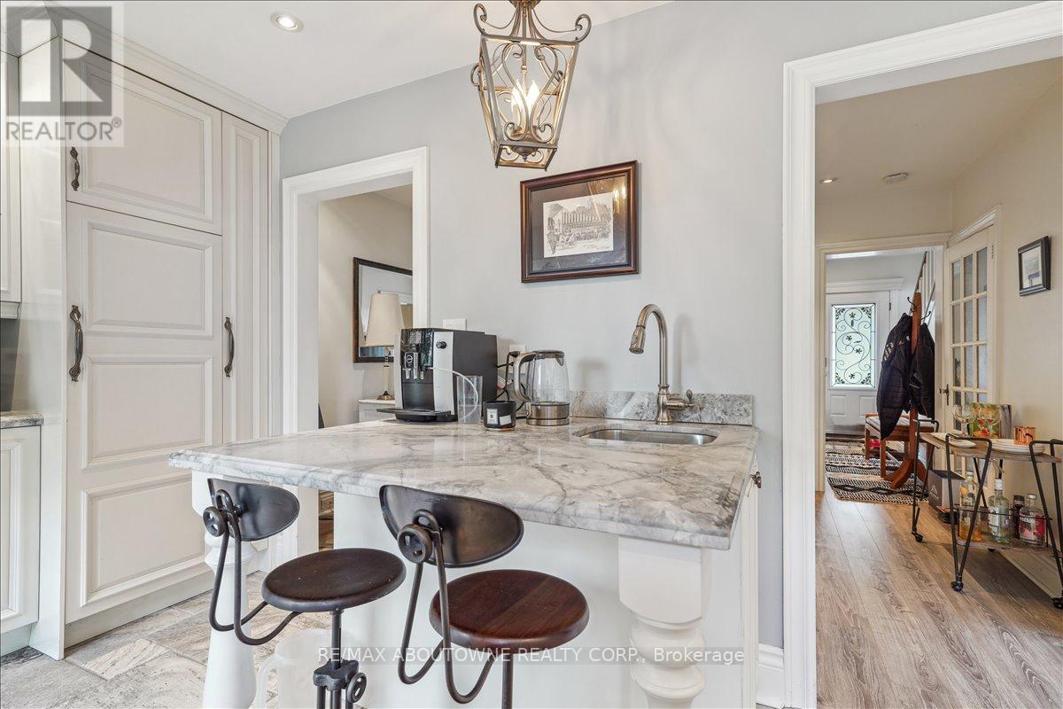 5 Milton Street, Toronto, Ontario  M8Y 2X4 - Photo 13 - W12577856