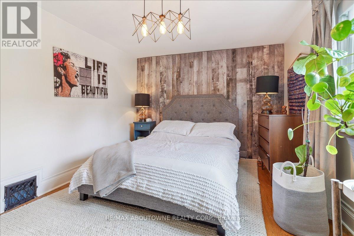 5 Milton Street, Toronto, Ontario  M8Y 2X4 - Photo 18 - W12577856