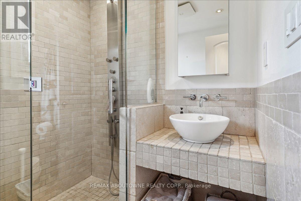 5 Milton Street, Toronto, Ontario  M8Y 2X4 - Photo 19 - W12577856