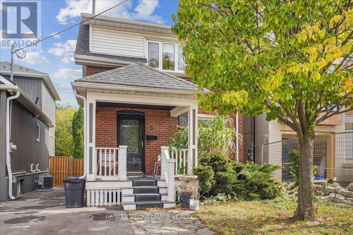 5 Milton Street, Toronto, Ontario  M8Y 2X4 - Photo 2 - W12577856