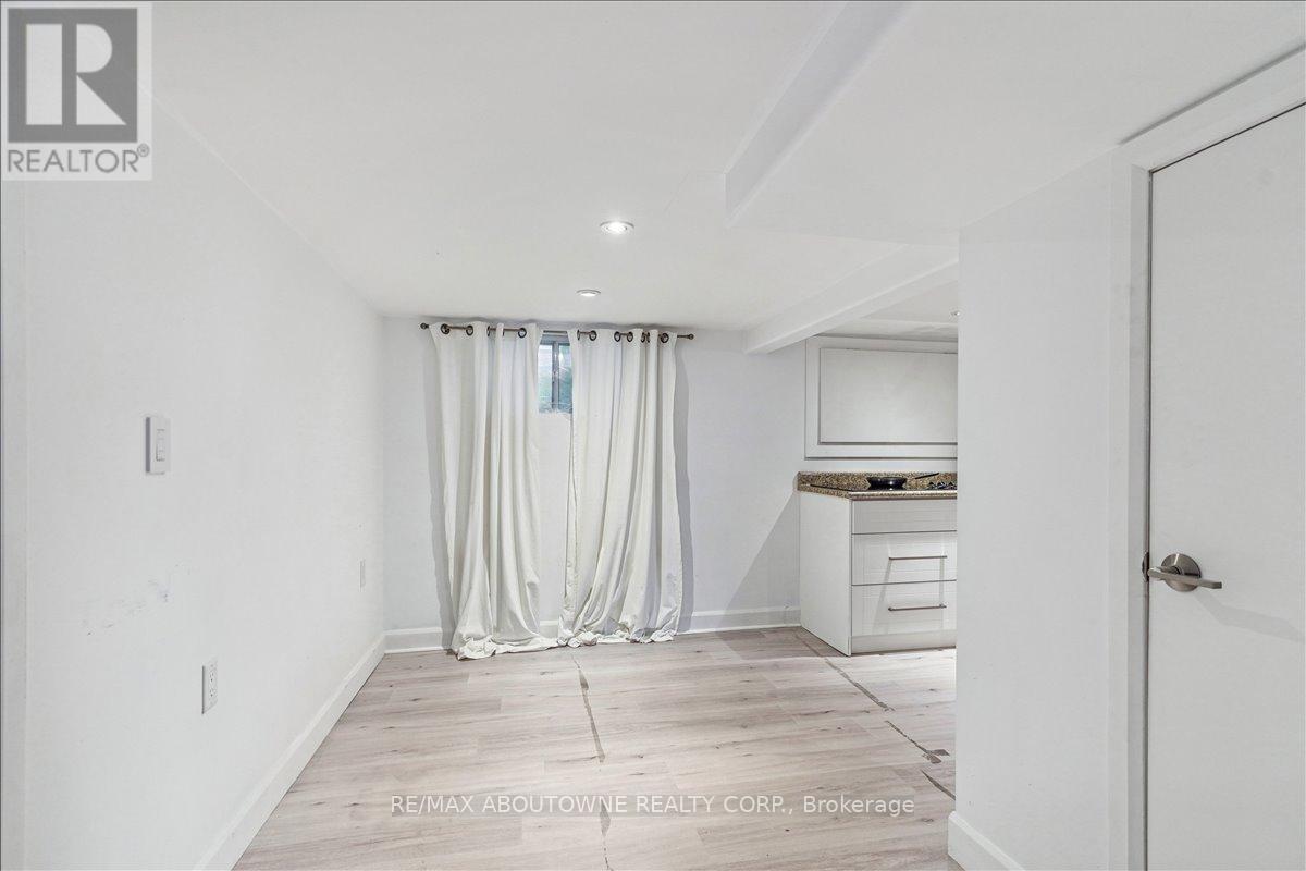 5 Milton Street, Toronto, Ontario  M8Y 2X4 - Photo 23 - W12577856