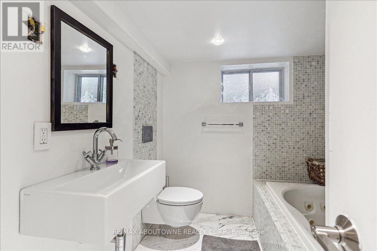 5 Milton Street, Toronto, Ontario  M8Y 2X4 - Photo 26 - W12577856