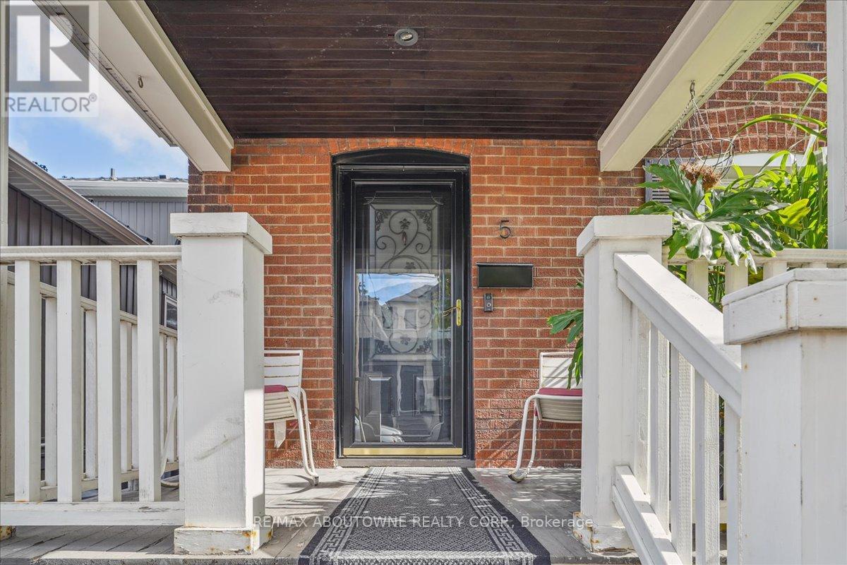 5 Milton Street, Toronto, Ontario  M8Y 2X4 - Photo 3 - W12577856