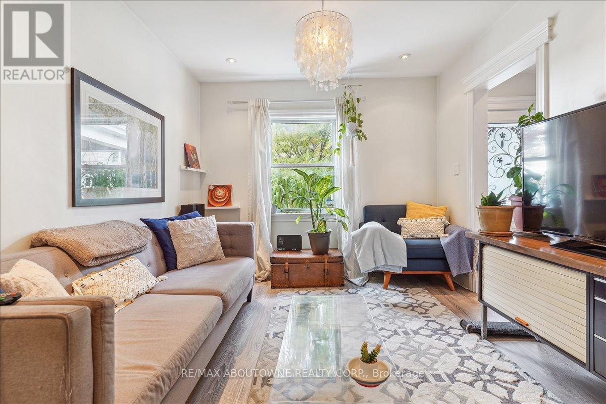 5 Milton Street, Toronto, Ontario  M8Y 2X4 - Photo 5 - W12577856