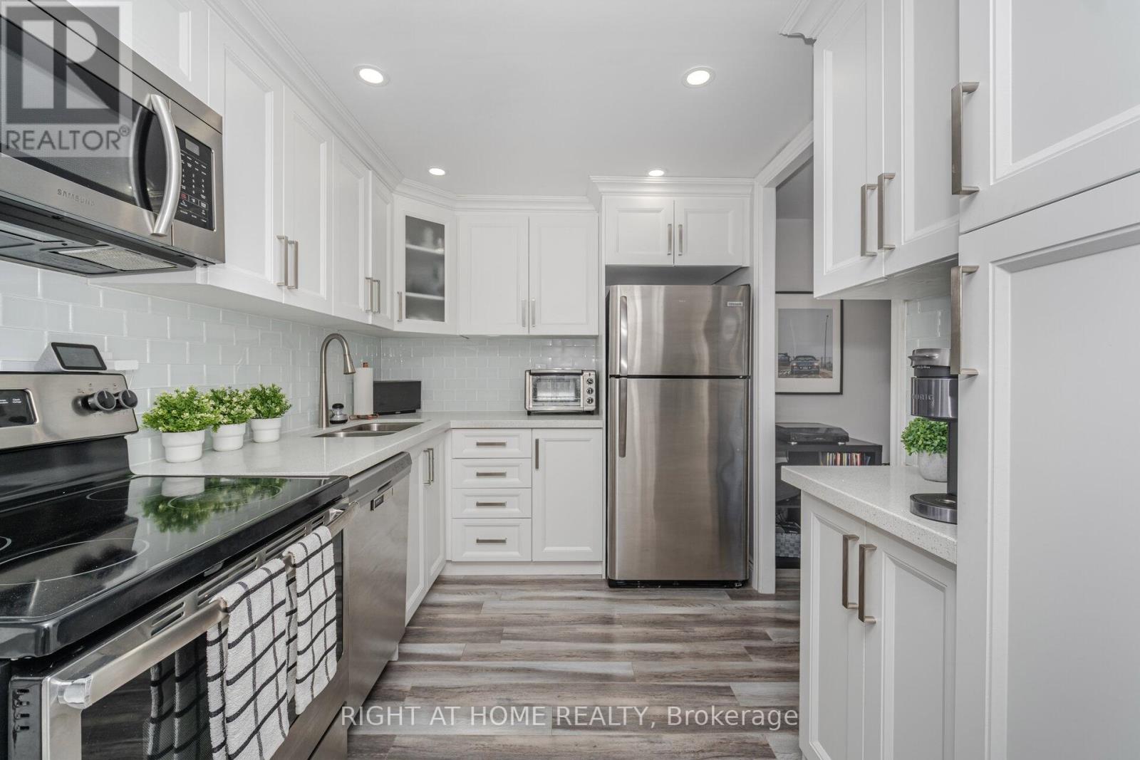 1209 - 3590 Kaneff Crescent, Mississauga, Ontario  L5A 3X3 - Photo 10 - W12577858