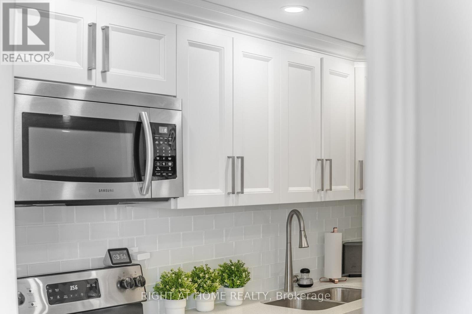 1209 - 3590 Kaneff Crescent, Mississauga, Ontario  L5A 3X3 - Photo 11 - W12577858