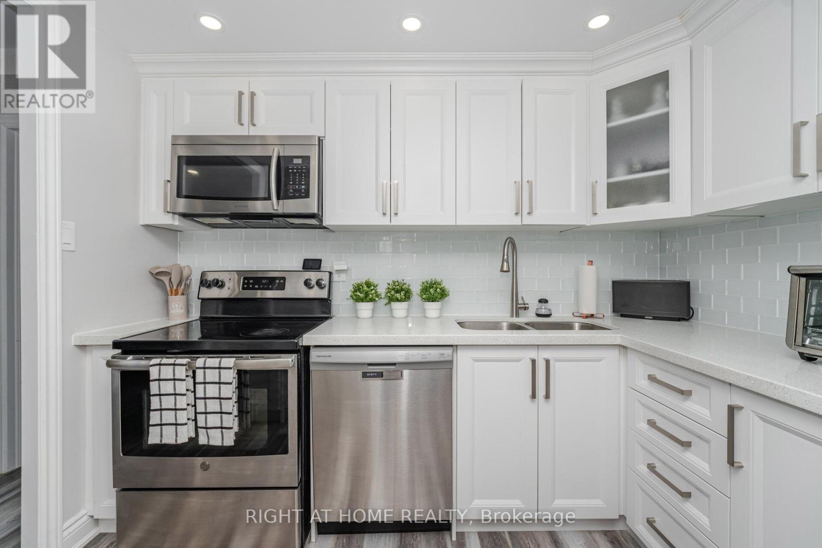 1209 - 3590 Kaneff Crescent, Mississauga, Ontario  L5A 3X3 - Photo 13 - W12577858