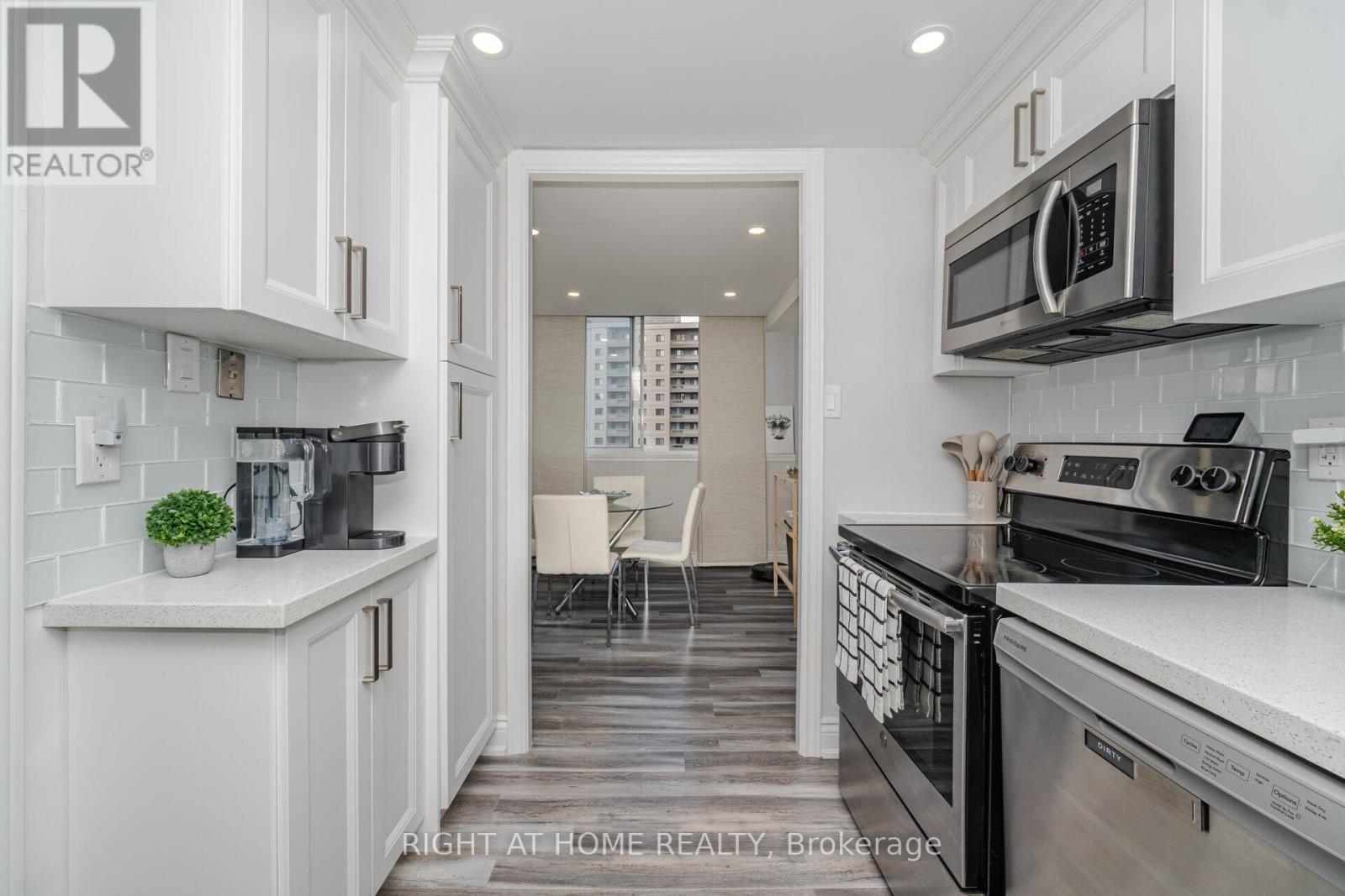 1209 - 3590 Kaneff Crescent, Mississauga, Ontario  L5A 3X3 - Photo 14 - W12577858