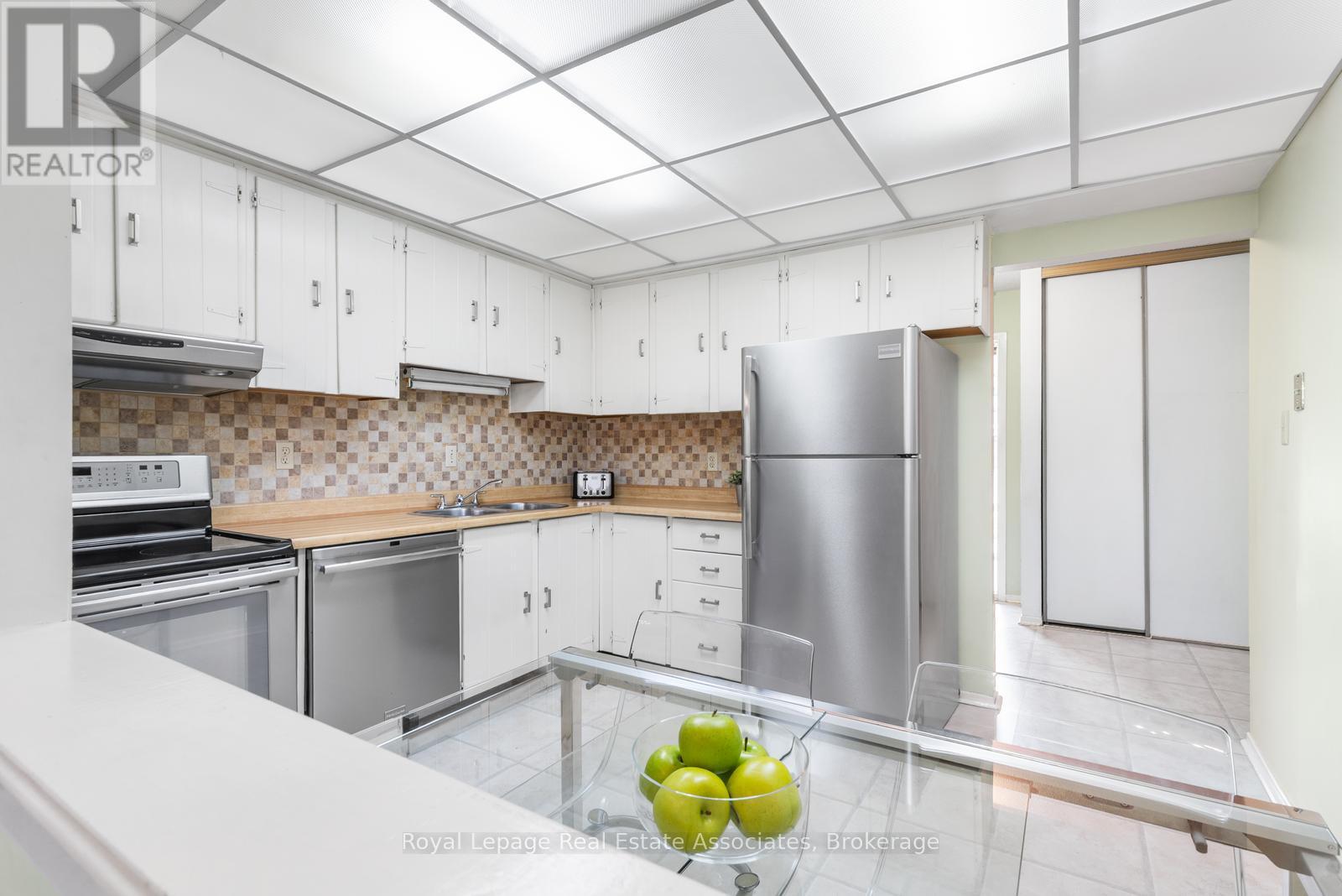 4097 Pheasant Run, Mississauga, Ontario  L5L 2C2 - Photo 11 - W12577898