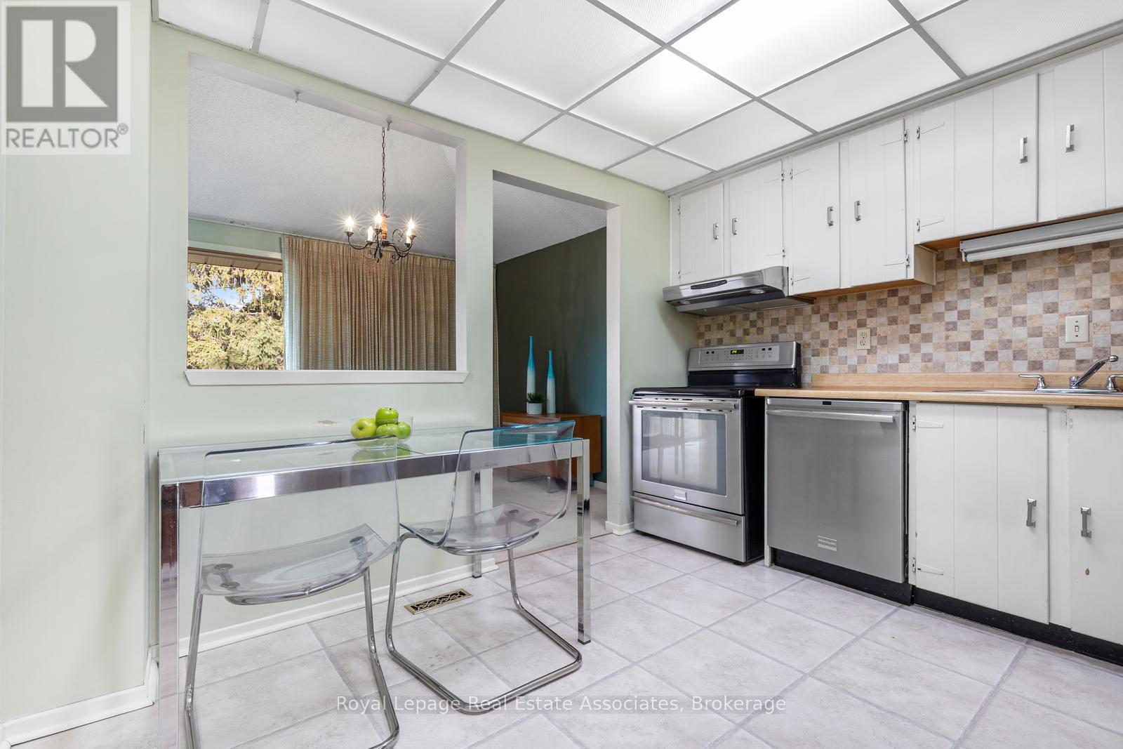 4097 Pheasant Run, Mississauga, Ontario  L5L 2C2 - Photo 14 - W12577898