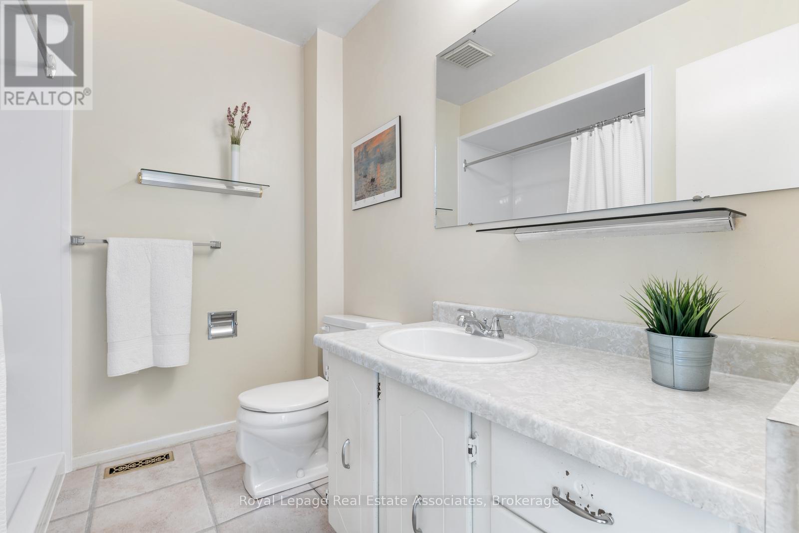 4097 Pheasant Run, Mississauga, Ontario  L5L 2C2 - Photo 22 - W12577898