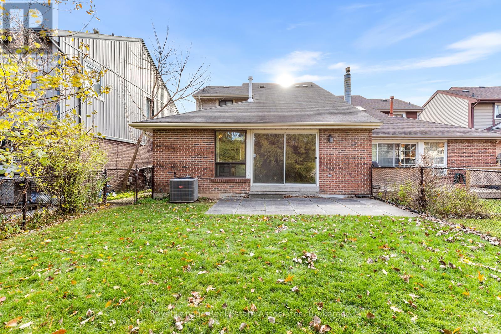 4097 Pheasant Run, Mississauga, Ontario  L5L 2C2 - Photo 33 - W12577898