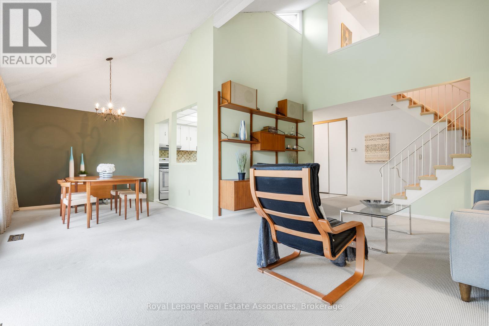 4097 Pheasant Run, Mississauga, Ontario  L5L 2C2 - Photo 5 - W12577898