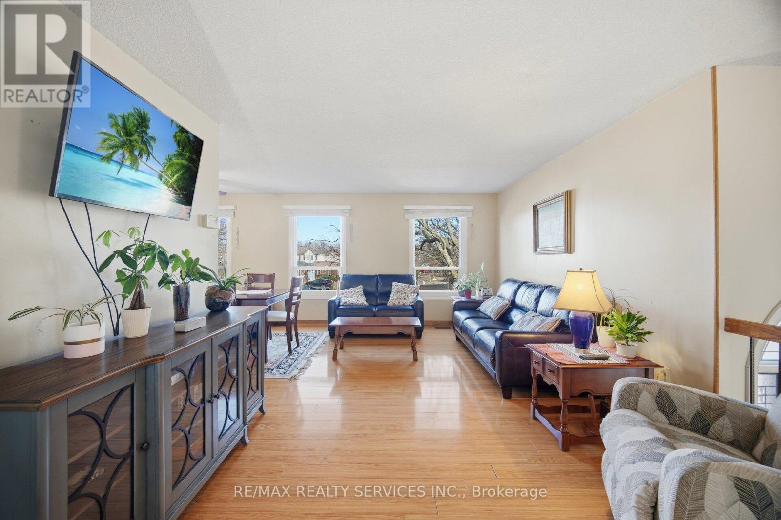 18 Myna Court, Brampton, Ontario  L6S 4H8 - Photo 10 - W12577912