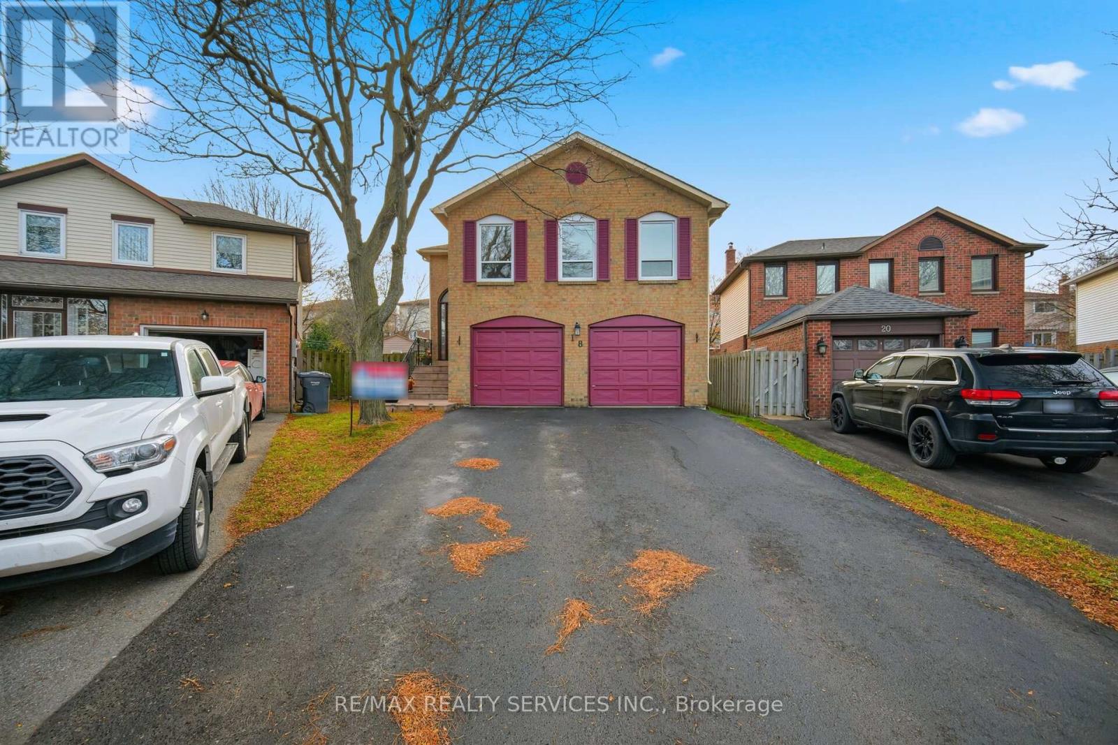 18 Myna Court, Brampton, Ontario  L6S 4H8 - Photo 2 - W12577912