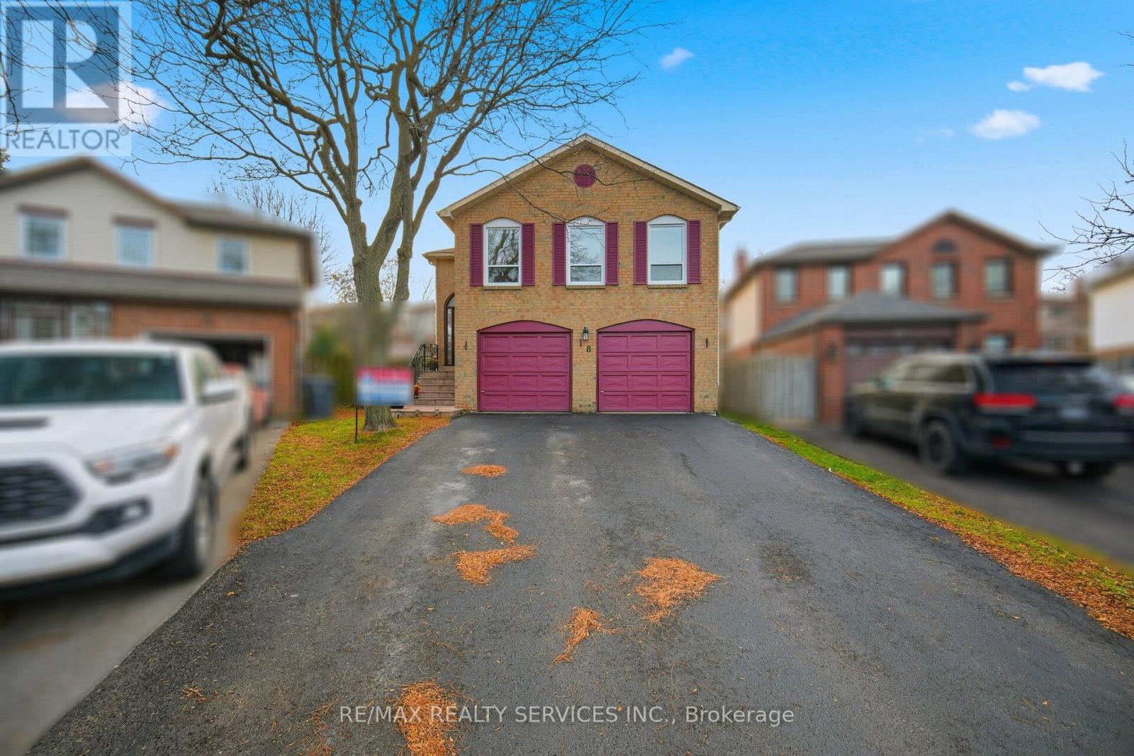 18 Myna Court, Brampton, Ontario  L6S 4H8 - Photo 3 - W12577912