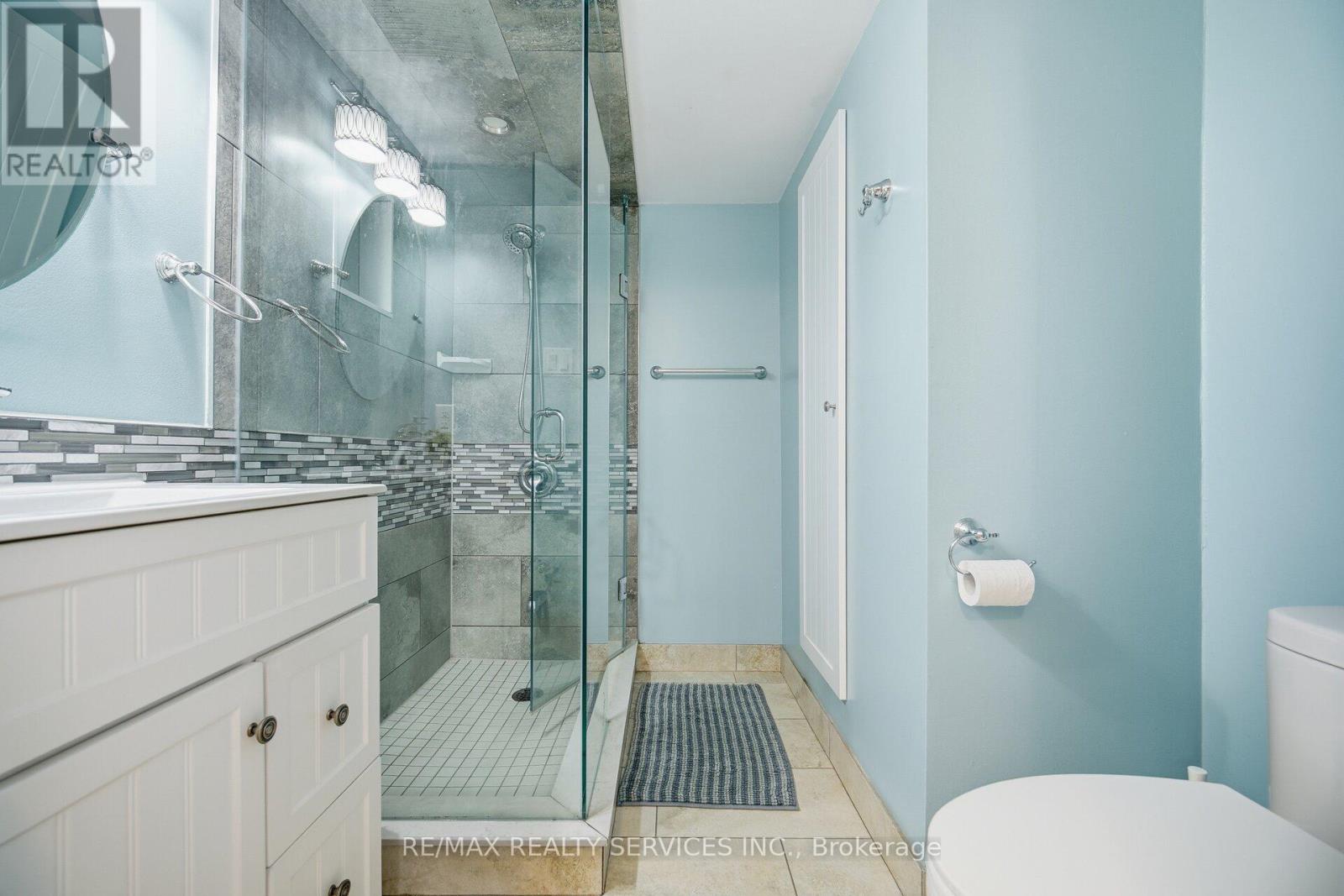 18 Myna Court, Brampton, Ontario  L6S 4H8 - Photo 39 - W12577912