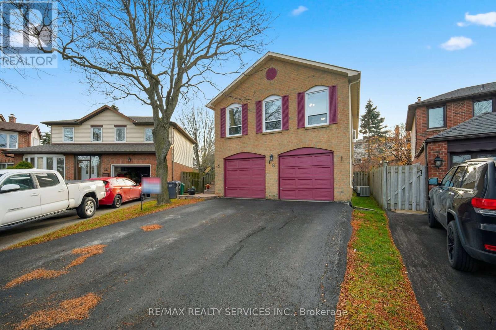 18 Myna Court, Brampton, Ontario  L6S 4H8 - Photo 4 - W12577912