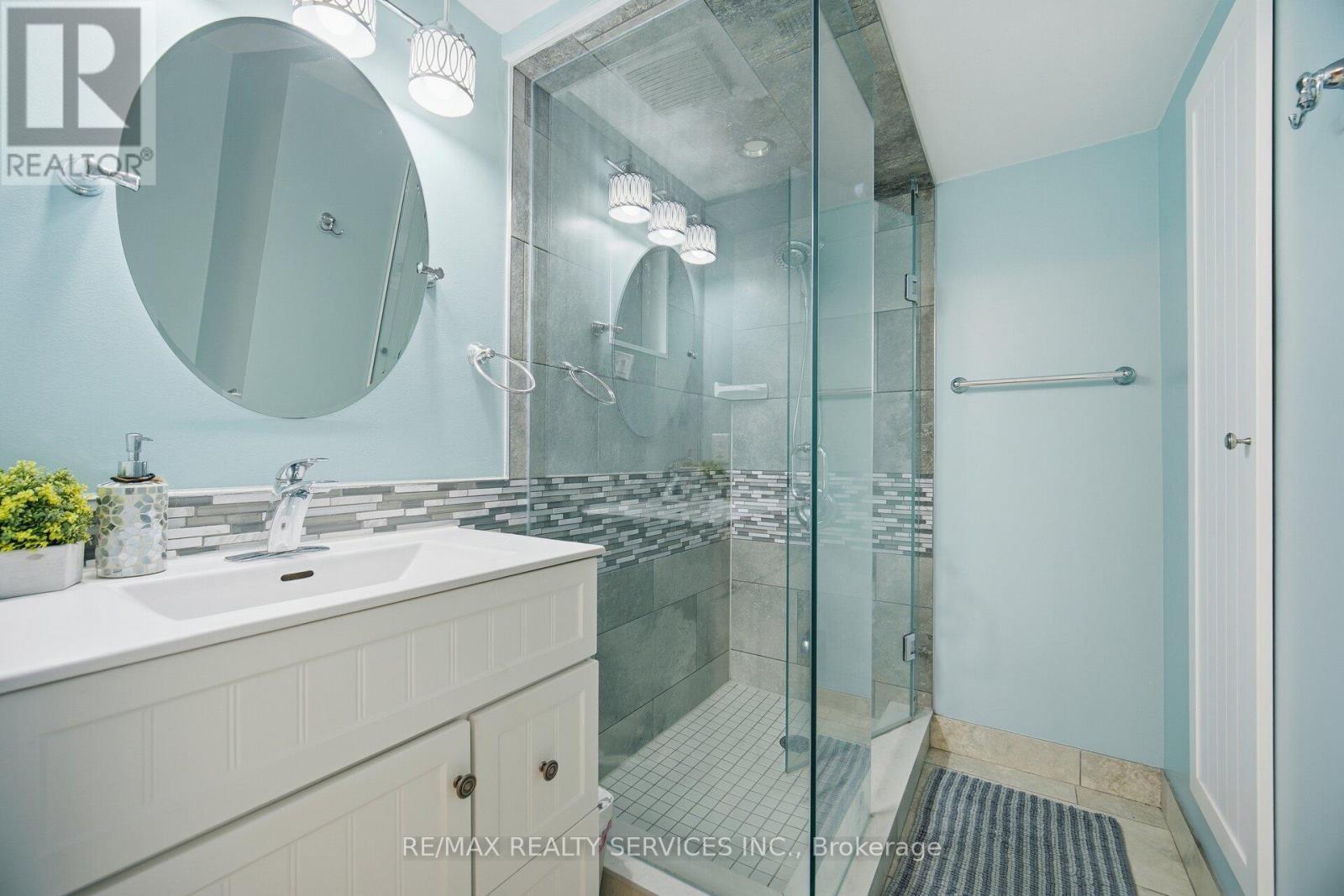 18 Myna Court, Brampton, Ontario  L6S 4H8 - Photo 40 - W12577912