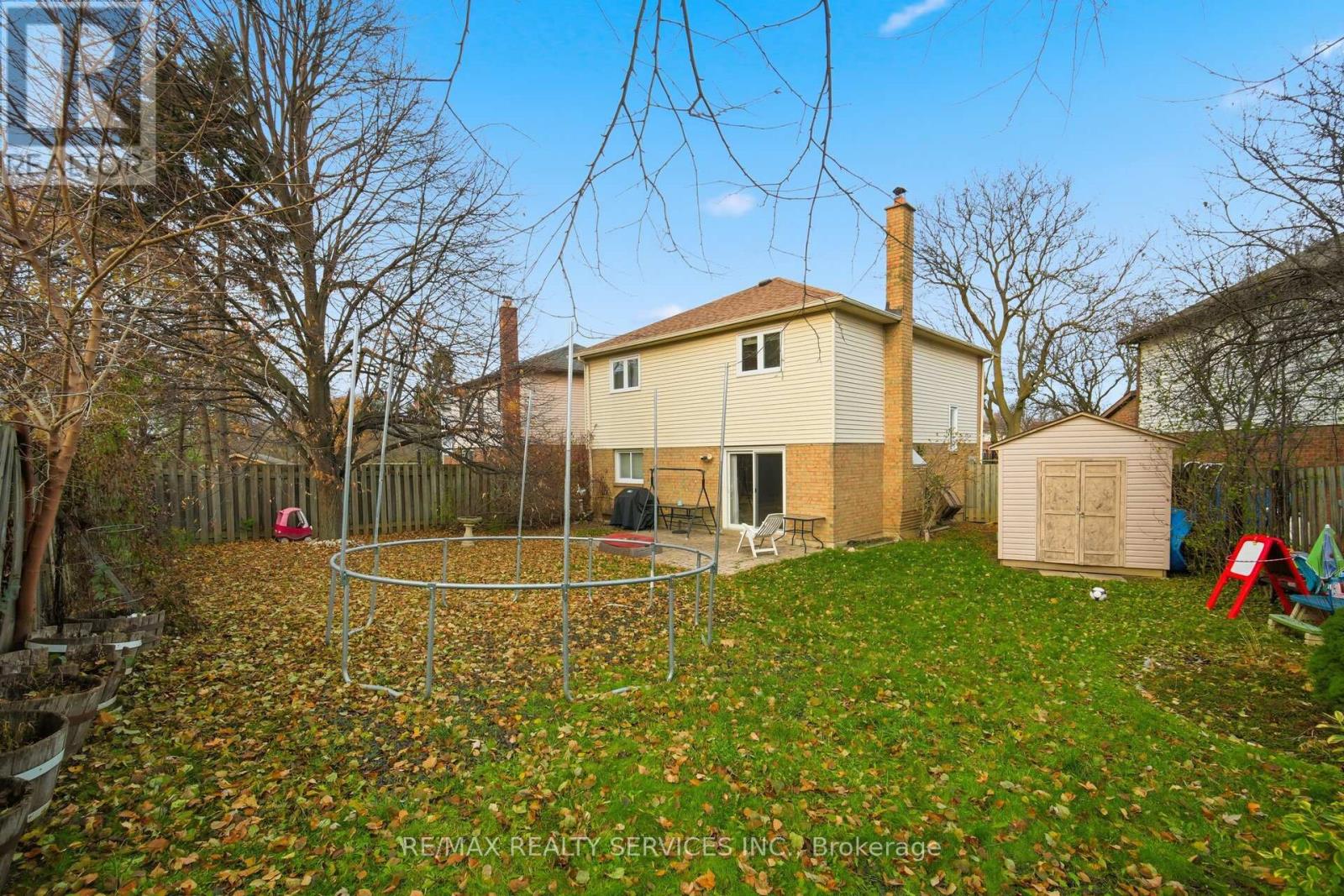 18 Myna Court, Brampton, Ontario  L6S 4H8 - Photo 41 - W12577912