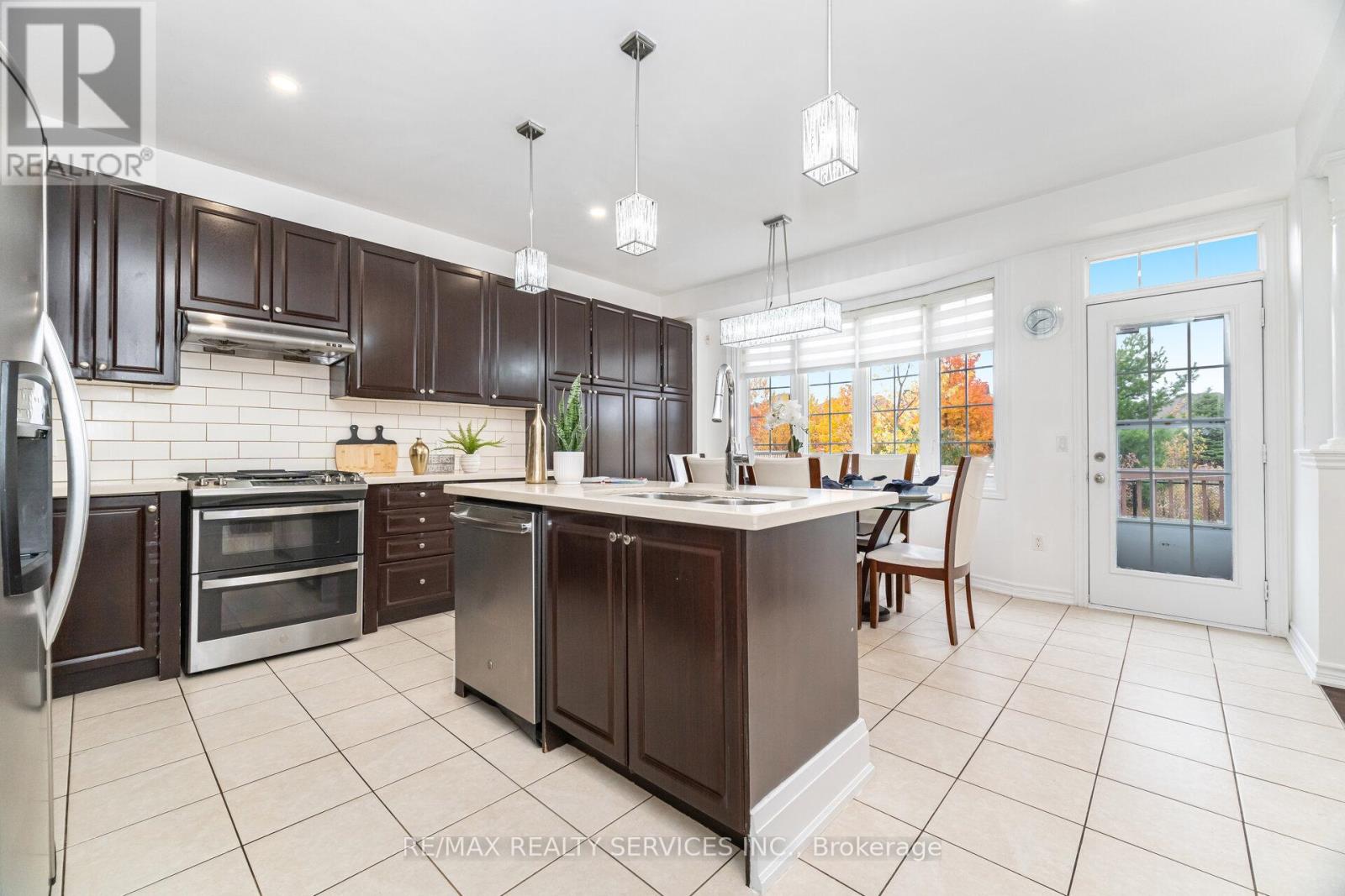 51 Larson Peak Road, Caledon, Ontario  L7C 3P3 - Photo 10 - W12577920