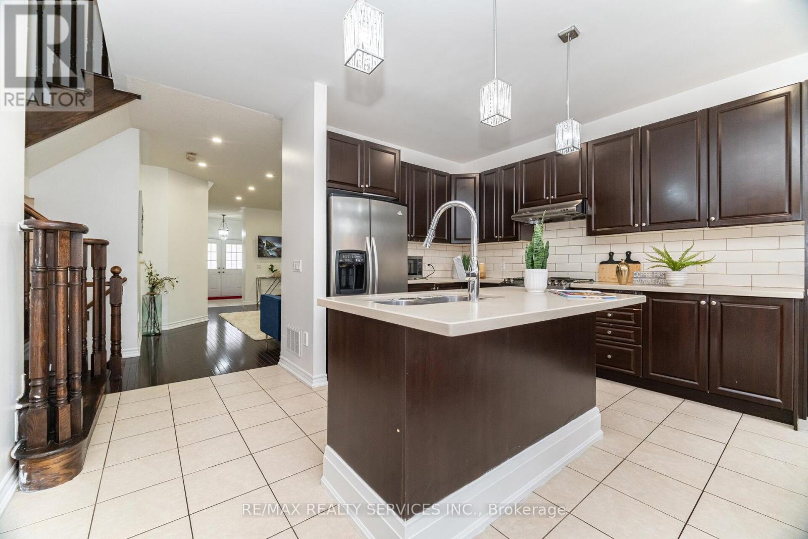 51 Larson Peak Road, Caledon, Ontario  L7C 3P3 - Photo 9 - W12577920