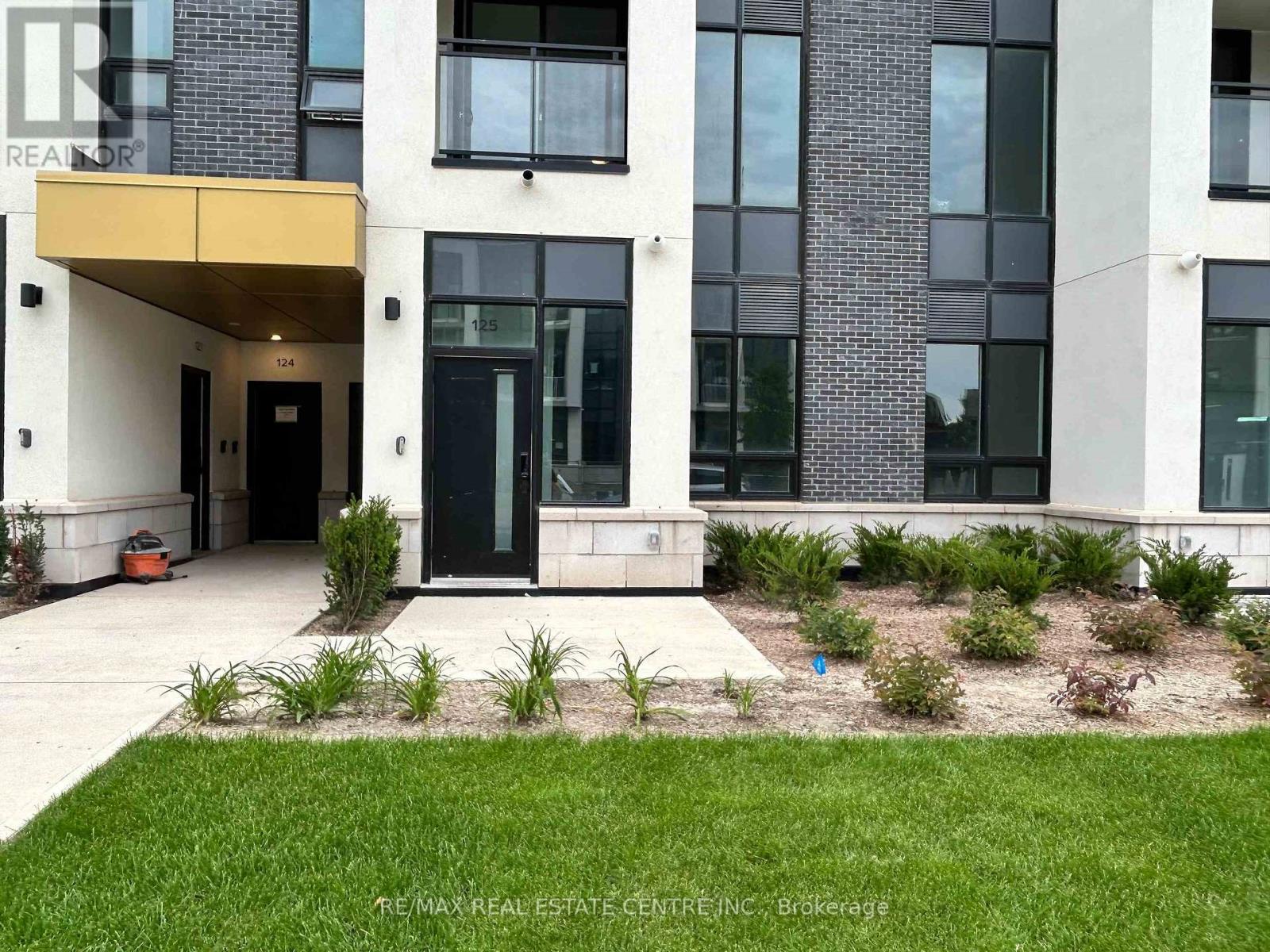 125 - 3020 Trailside Drive, Oakville, Ontario  L6M 4M2 - Photo 2 - W12577926