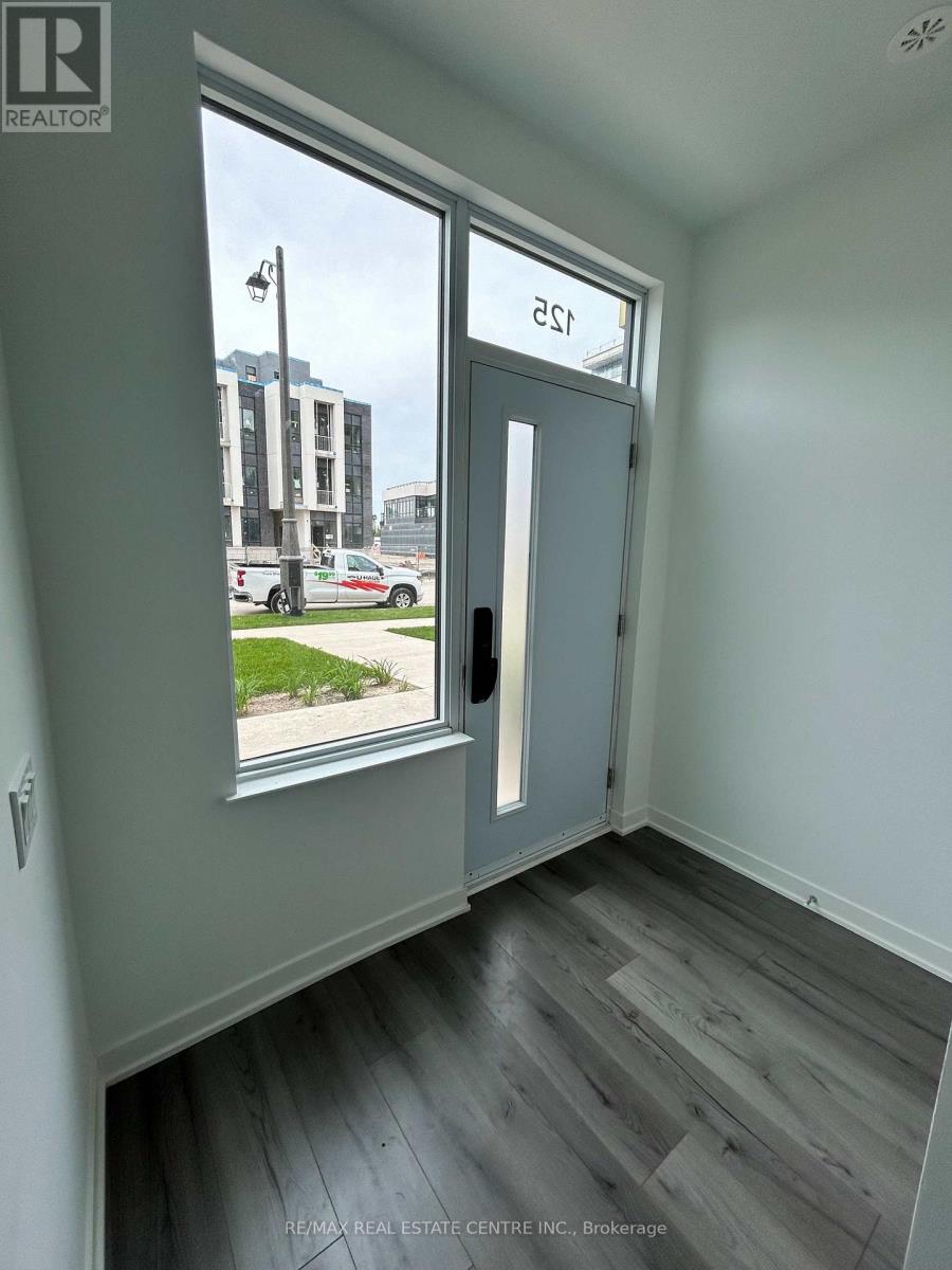 125 - 3020 Trailside Drive, Oakville, Ontario  L6M 4M2 - Photo 3 - W12577926