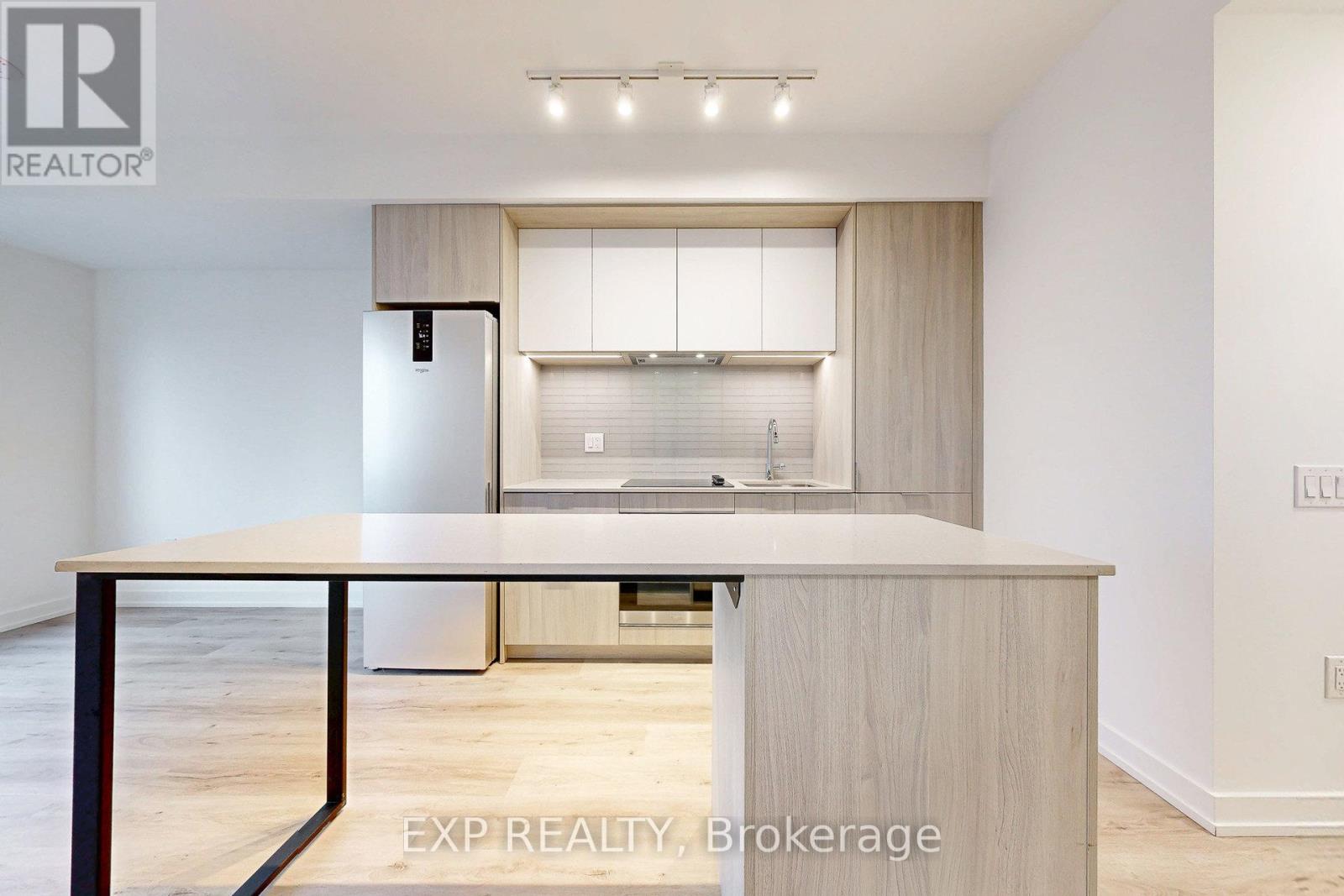 2301 - 395 Square One Drive, Mississauga, Ontario  L5B 0P6 - Photo 10 - W12577976