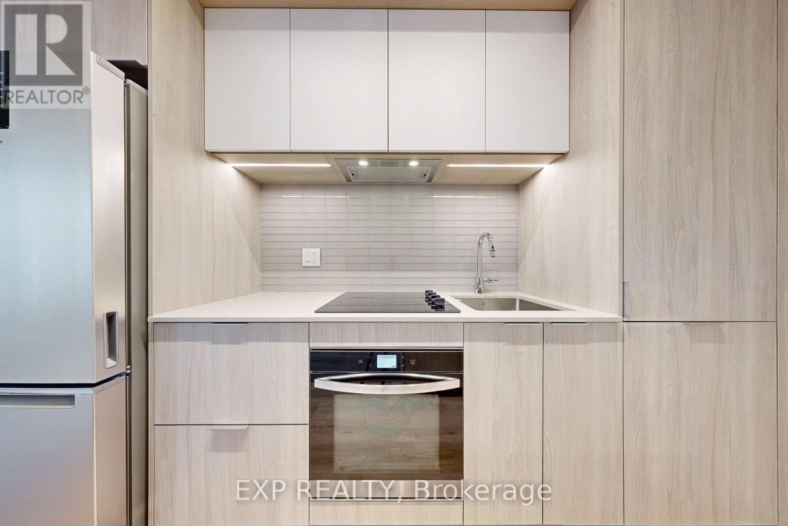 2301 - 395 Square One Drive, Mississauga, Ontario  L5B 0P6 - Photo 11 - W12577976