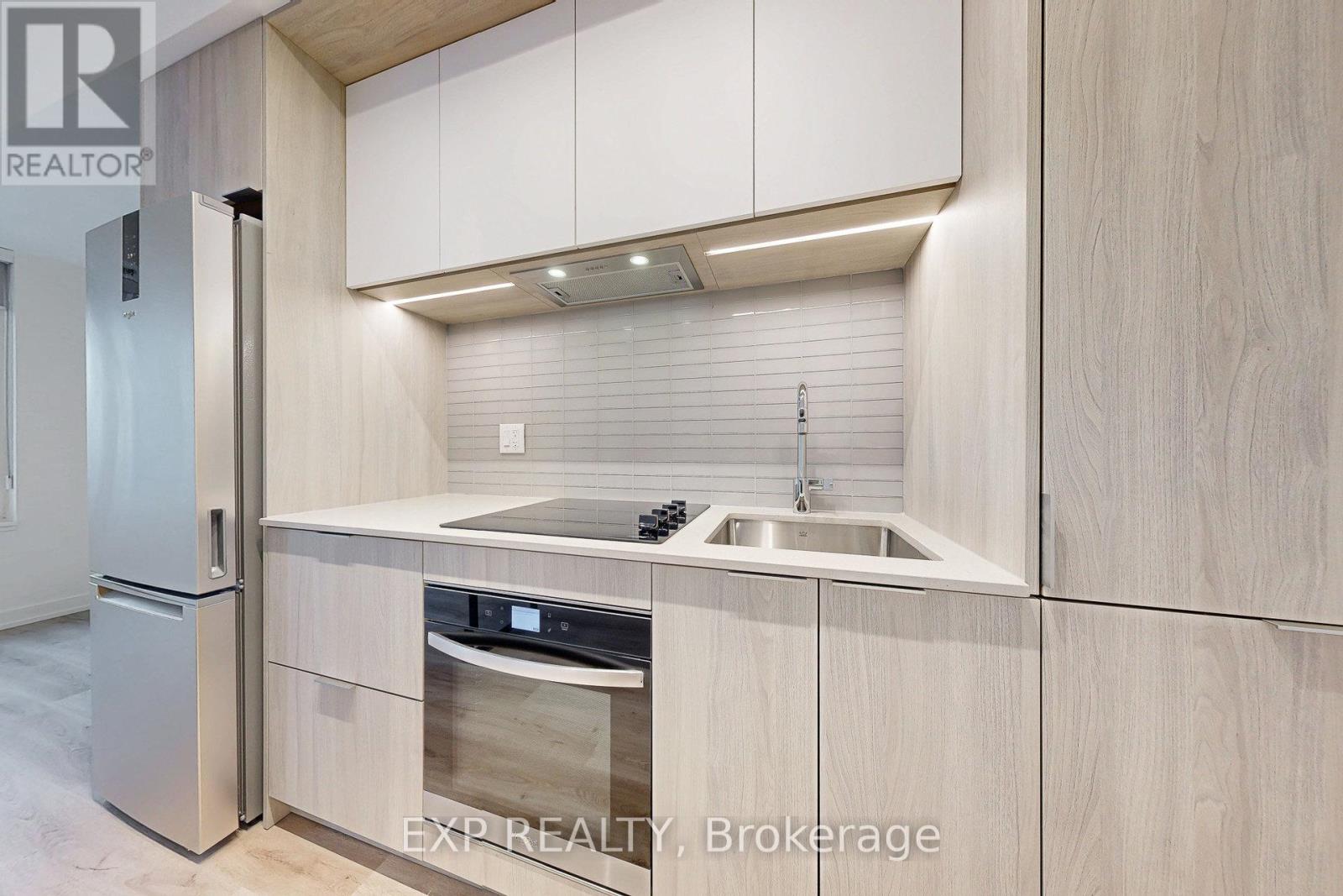 2301 - 395 Square One Drive, Mississauga, Ontario  L5B 0P6 - Photo 12 - W12577976