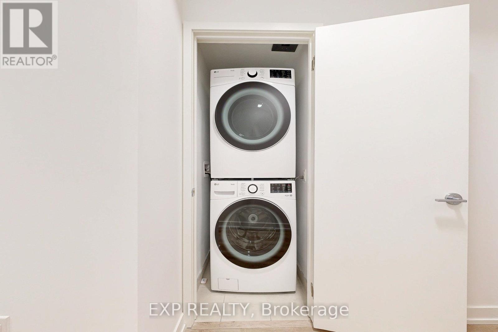 2301 - 395 Square One Drive, Mississauga, Ontario  L5B 0P6 - Photo 26 - W12577976