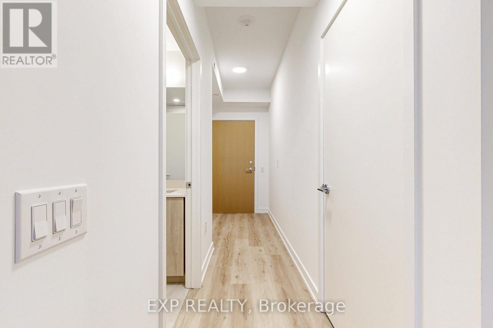 2301 - 395 Square One Drive, Mississauga, Ontario  L5B 0P6 - Photo 7 - W12577976