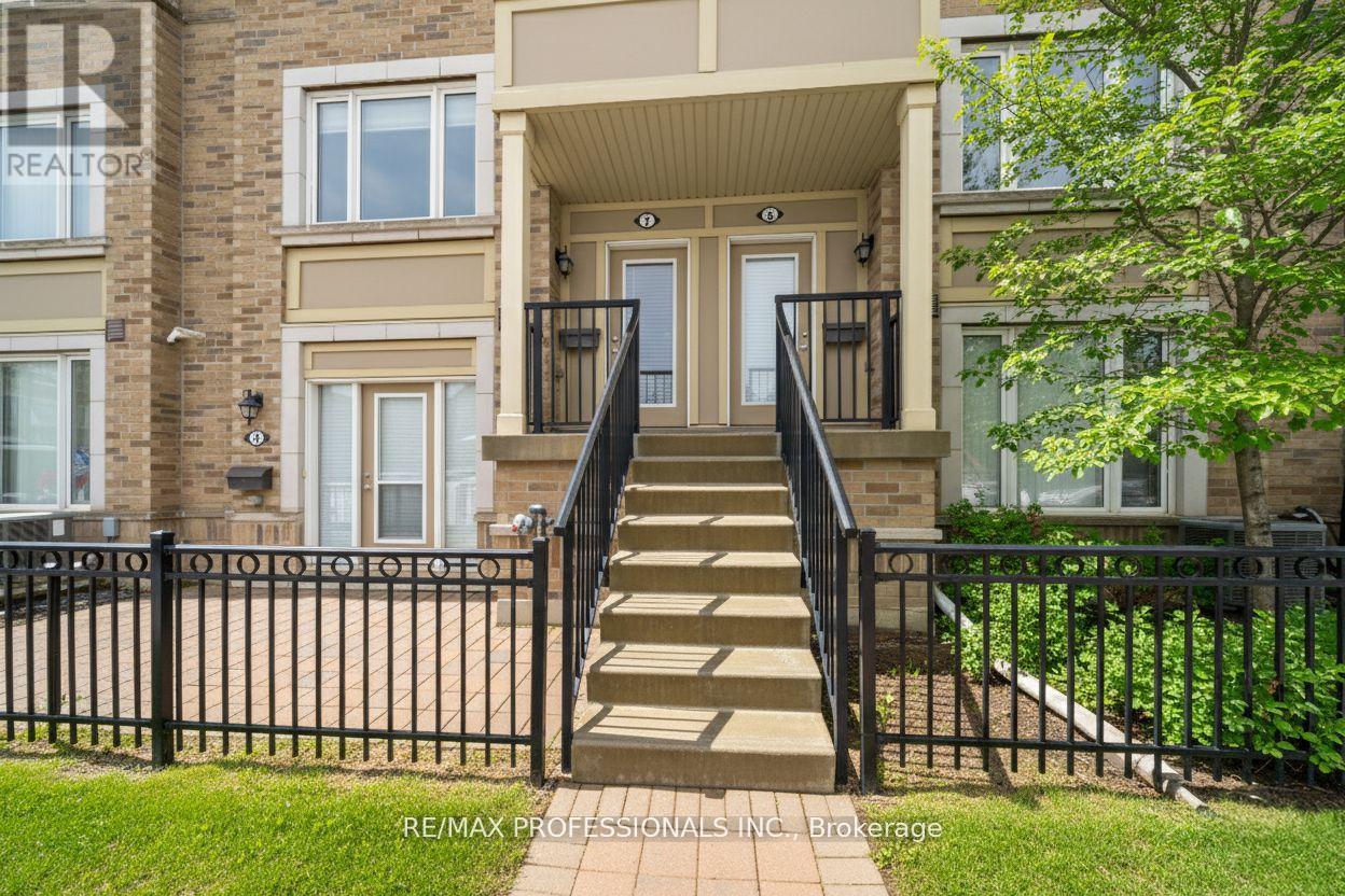 7 - 3135 Boxford Crescent, Mississauga, Ontario  L5M 0P4 - Photo 2 - W12577990