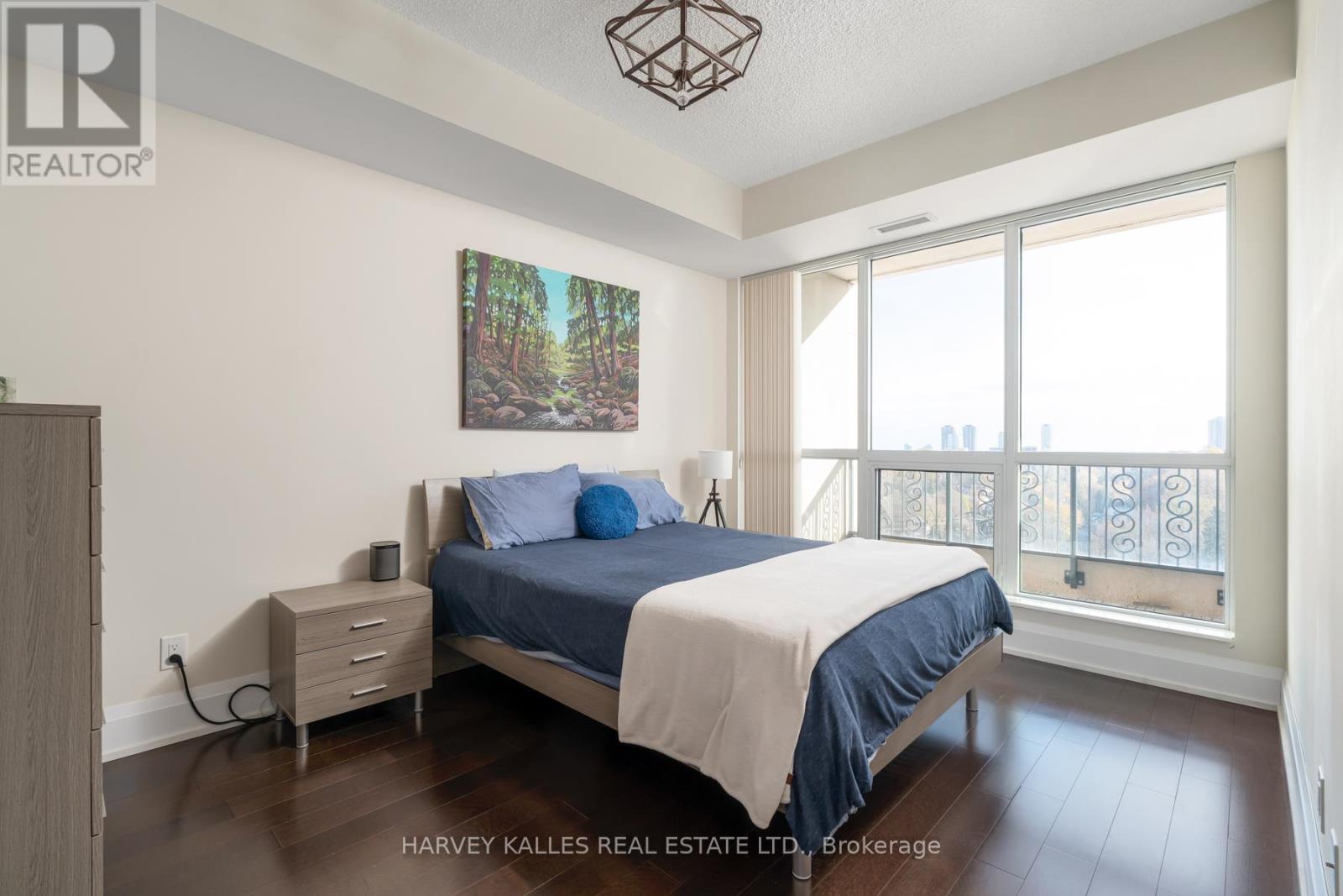 1016 - 1 Old Mill Drive, Toronto, Ontario  M6S 0A1 - Photo 14 - W12577996