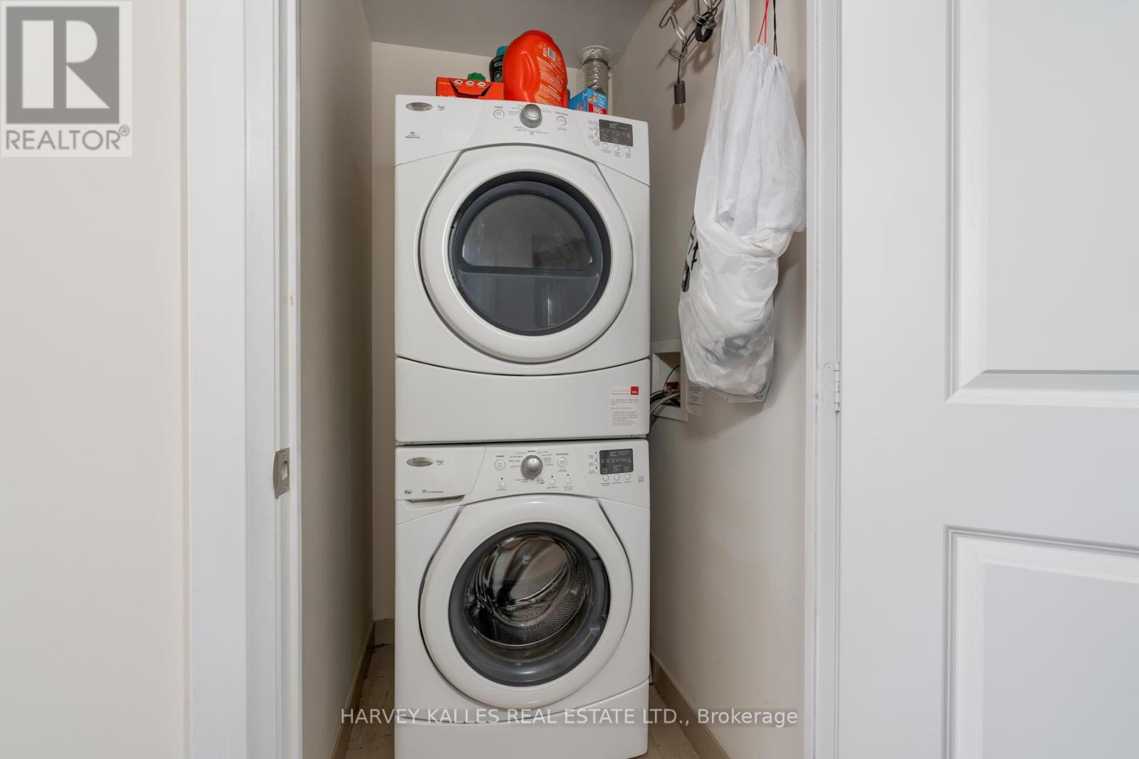 1016 - 1 Old Mill Drive, Toronto, Ontario  M6S 0A1 - Photo 18 - W12577996